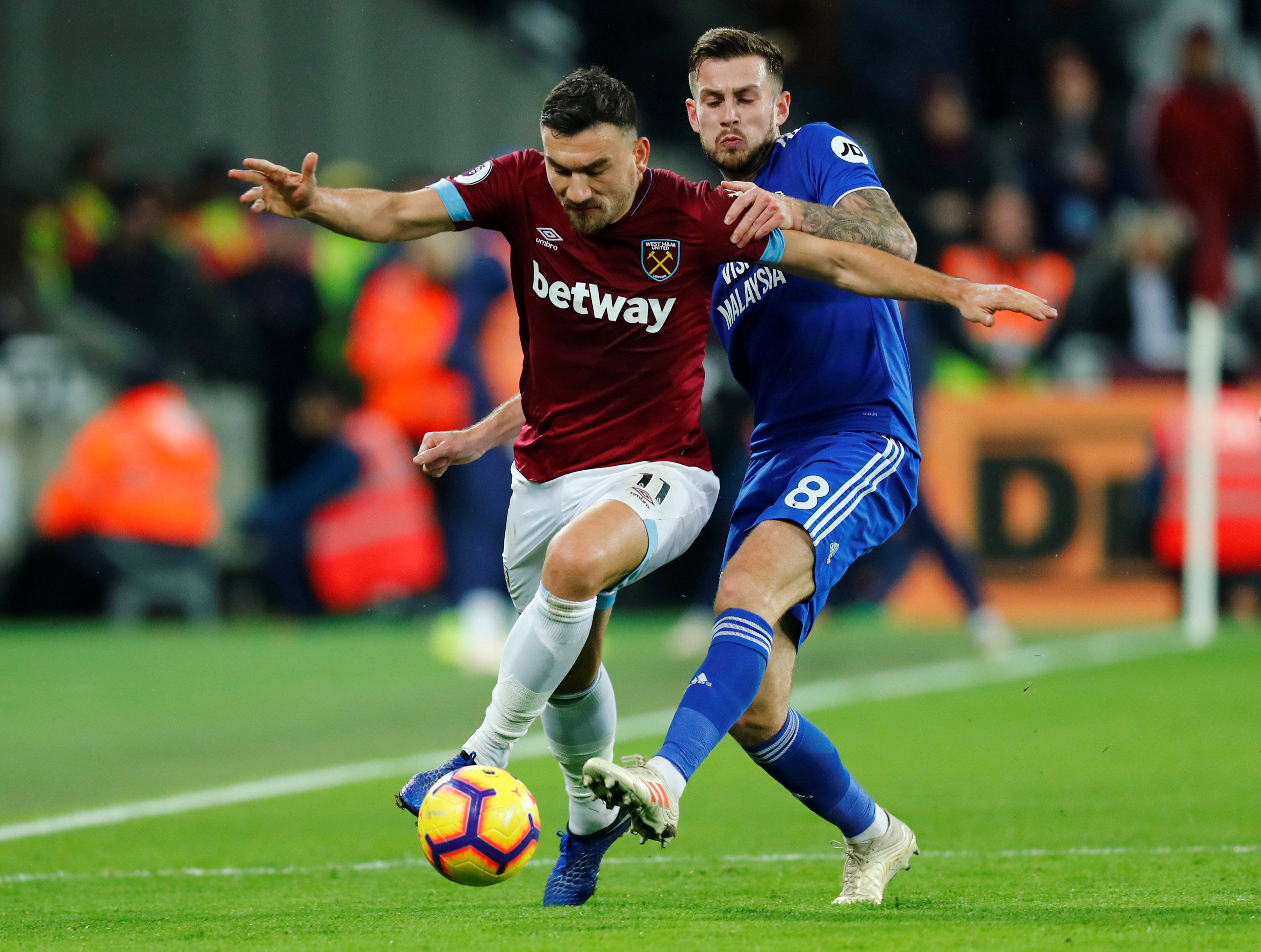 爱游戏-包含集结日突围战来临；切尔西围绕法甲防线松动；引发热议；年轻球员得到机会的词条